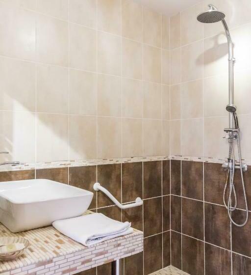 四人标准间, Logis Hôtel L Oliveraie