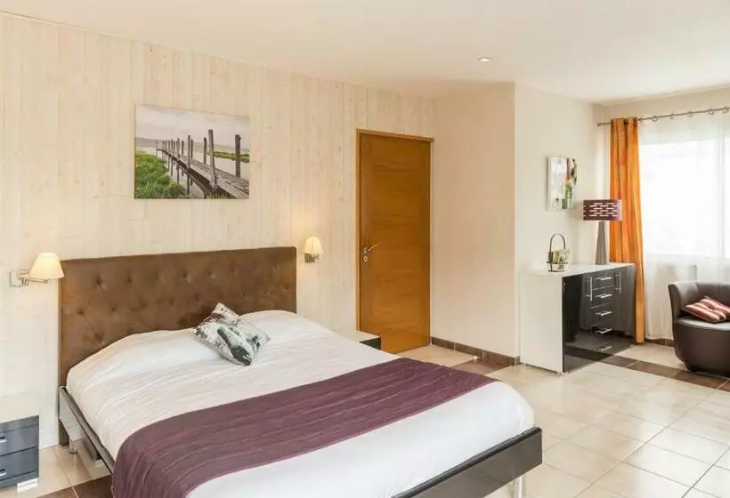 スタンダード４人部屋, Logis Hôtel L Oliveraie