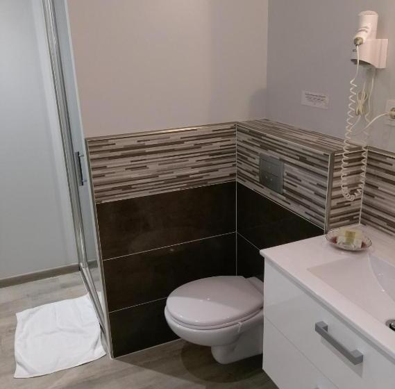 经济房, Logis Hôtel L Oliveraie