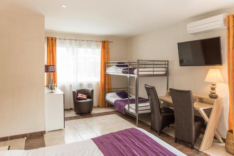 Четырехместный Номер Стандарт, Logis Hôtel L Oliveraie