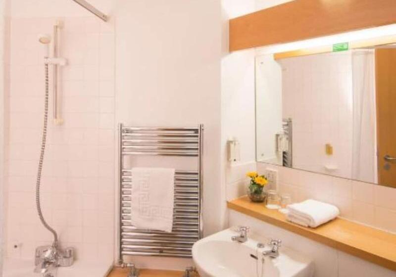 스탠다드 룸, Madingley Hall