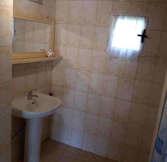 Standard-bungalow 2 Makuuhuonetta, Neos Matala