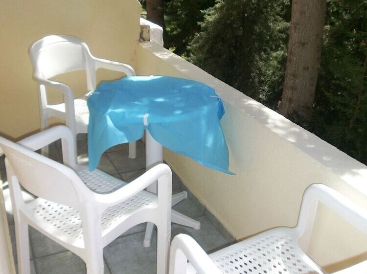 Standard Kolmen Hengen Huone, Neos Matala