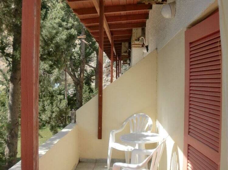 Standard Kolmen Hengen Huone, Neos Matala