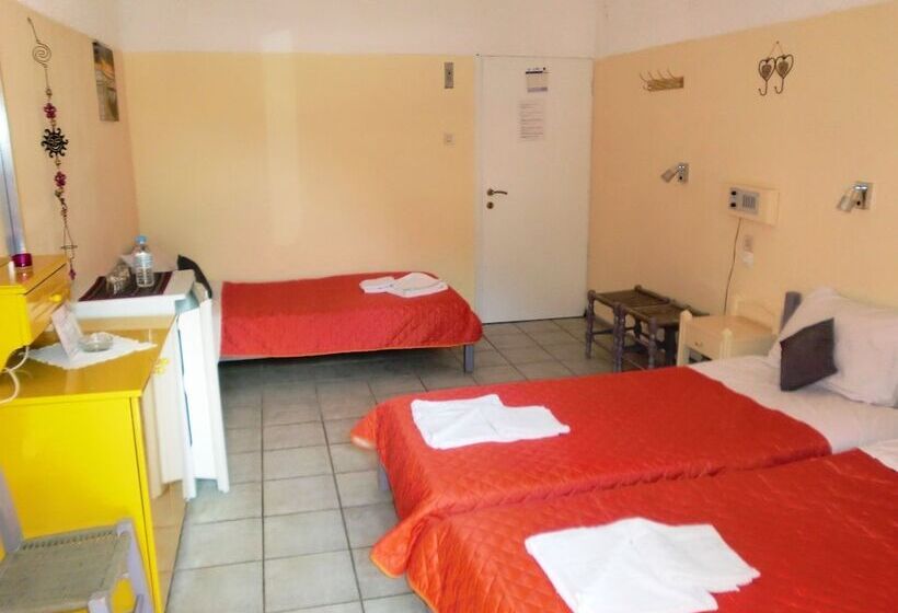 Standard Kolmen Hengen Huone, Neos Matala