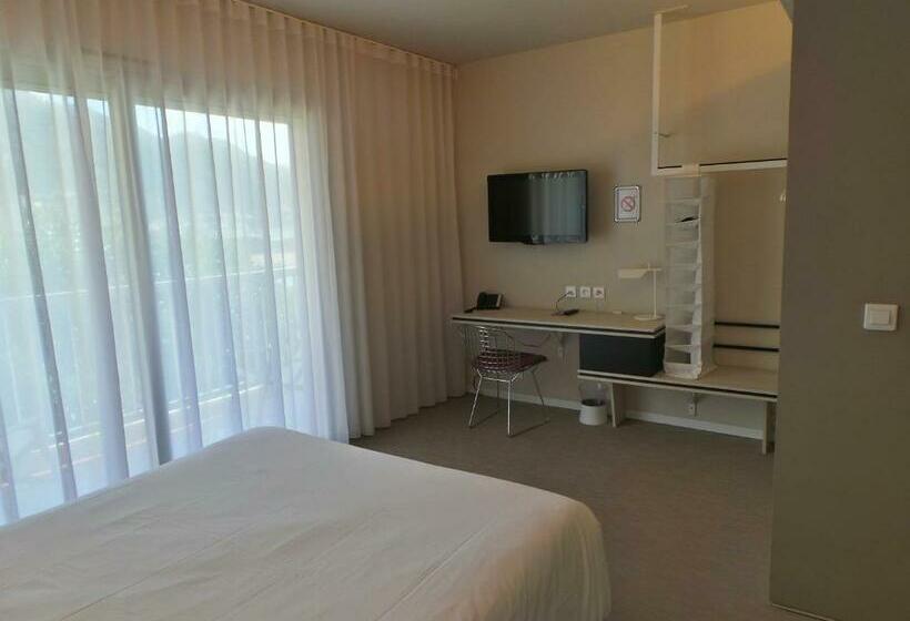 اتاق سوپریور با بالکن, Palm Garavan