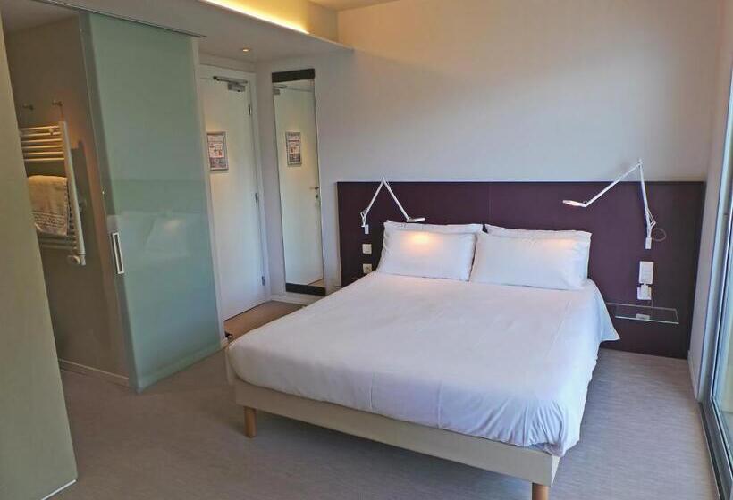 اتاق سوپریور با بالکن, Palm Garavan