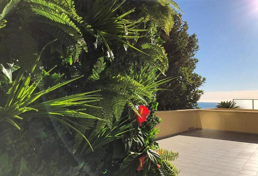 اتاق استاندارد با چشمانداز پارک, Palm Garavan