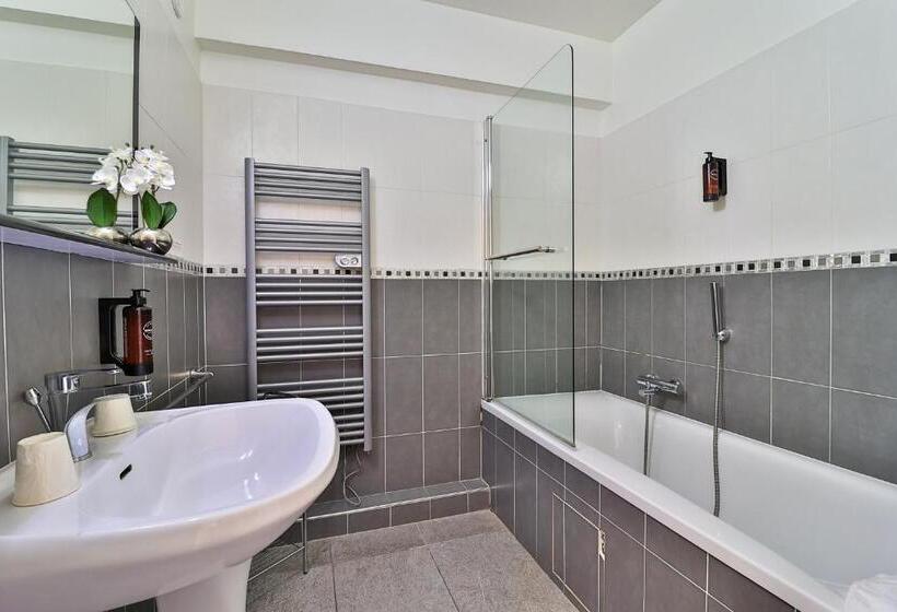 4인용 수피리어 룸, & Restaurant Perla Riviera