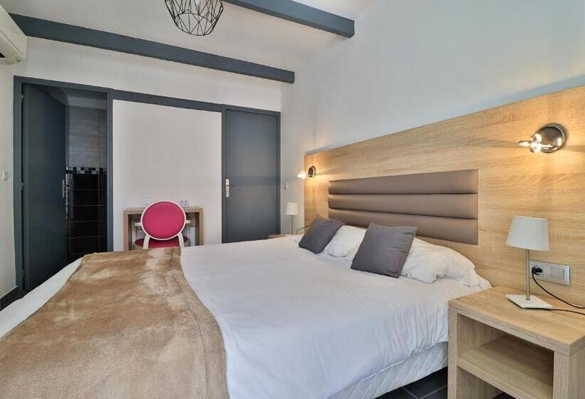 Quarto Estandar Primeiro Andar, & Restaurant Perla Riviera