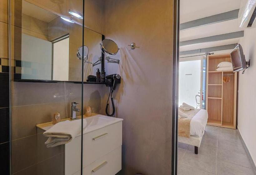Quarto Estandar Primeiro Andar, & Restaurant Perla Riviera