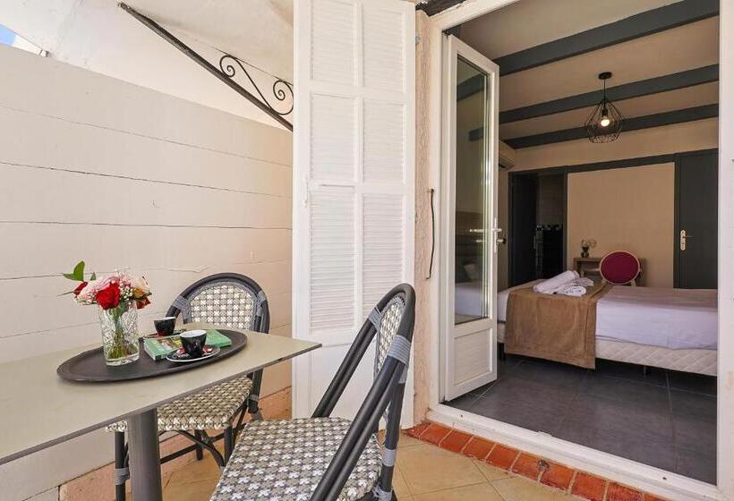 Quarto Estandar Primeiro Andar, & Restaurant Perla Riviera
