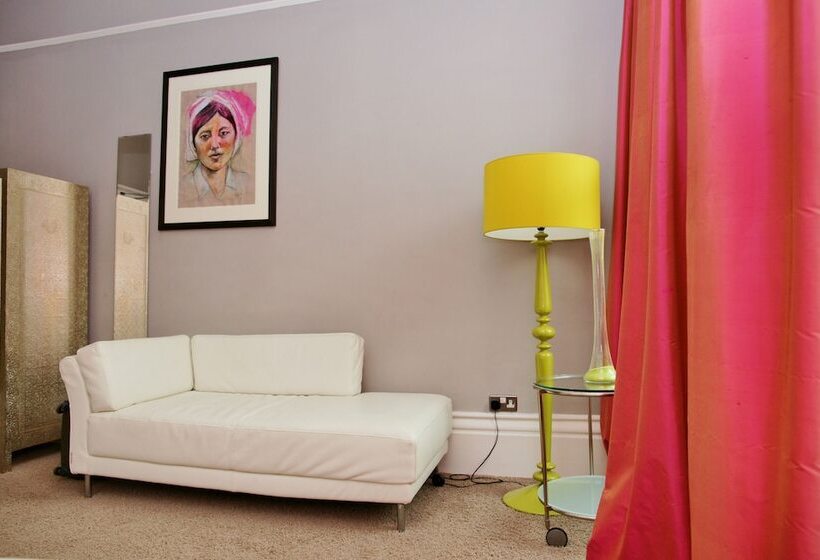 חדר סופריור עם מרפסת, The Oriental  Guest House