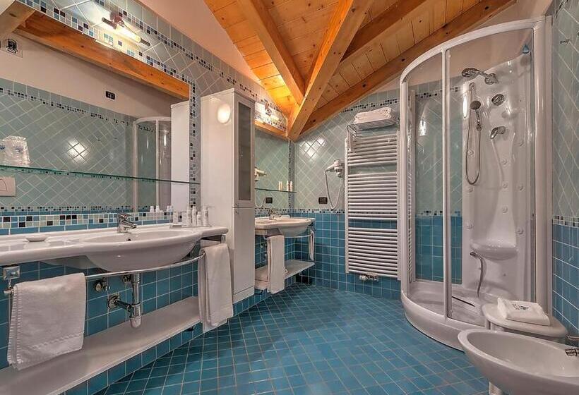 جناح جونيور, Alphotel Taller