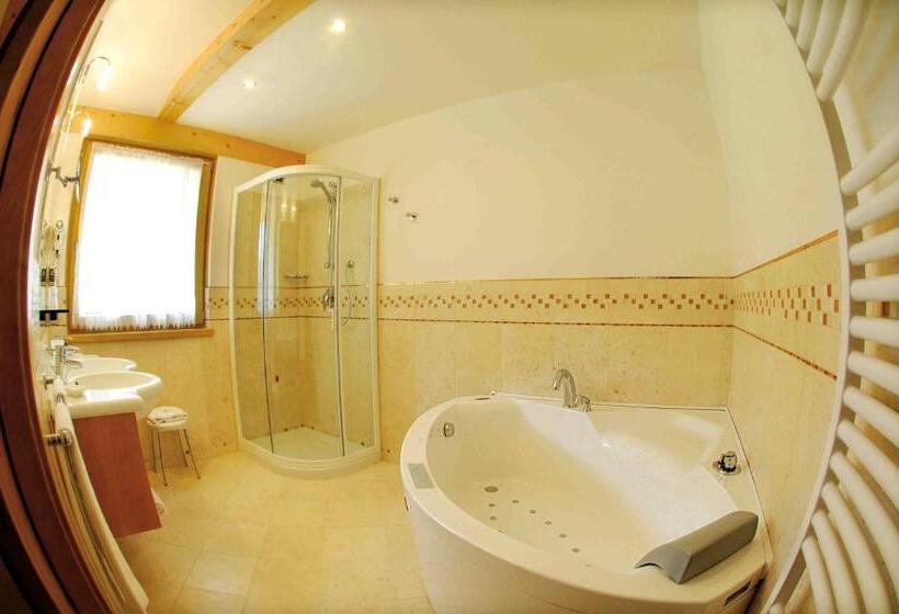 جناح جونيور, Alphotel Taller