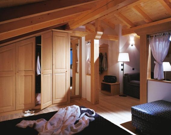 جناح جونيور, Alphotel Taller