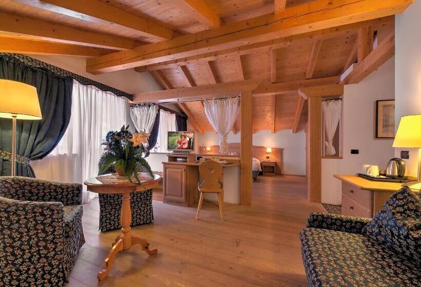 جناح جونيور, Alphotel Taller