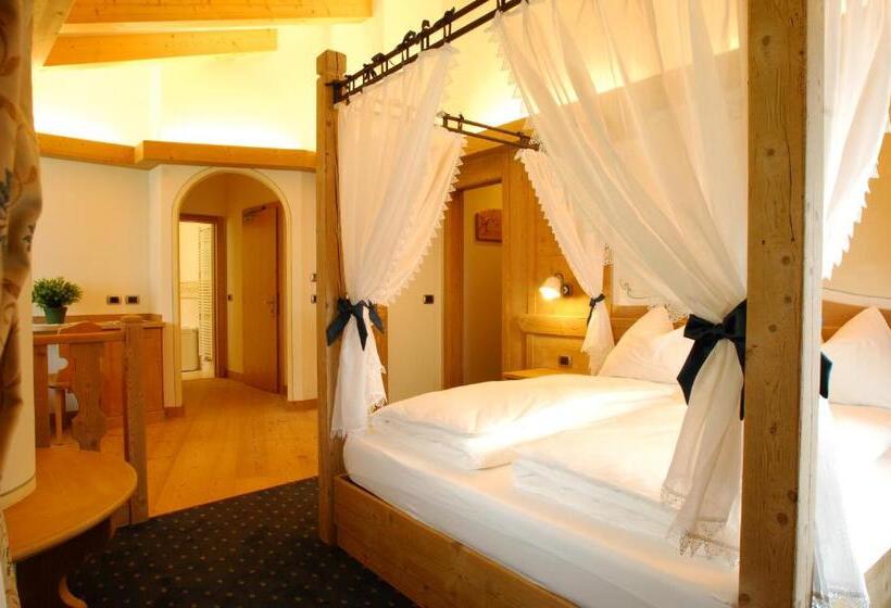 جناح جونيور, Alphotel Taller