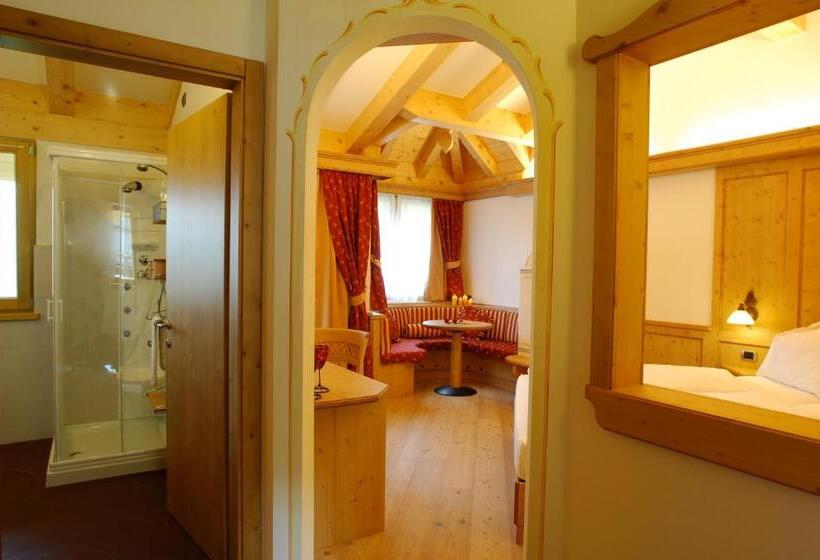 جناح جونيور, Alphotel Taller