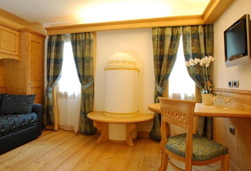 جناح جونيور, Alphotel Taller