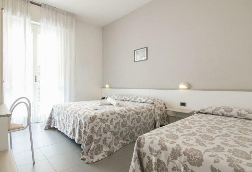 חדר קלאסי לארבעה, B&b Hotel Souvenir