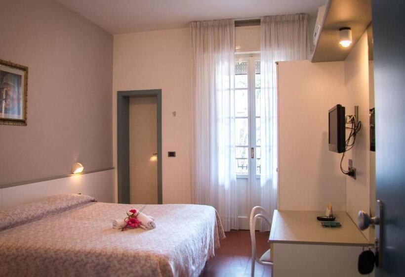 חדר קלאסי לשלושה, B&b Hotel Souvenir