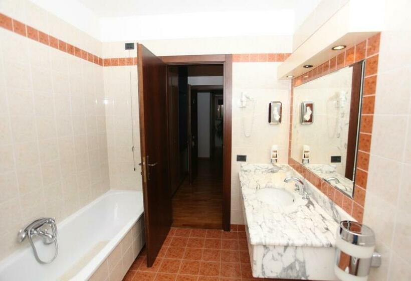 חדר סטנדרט לארבעה, Ecohotel Ristorante Milano