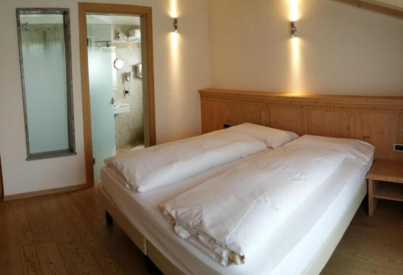 غرفة سوبيريور, Alba