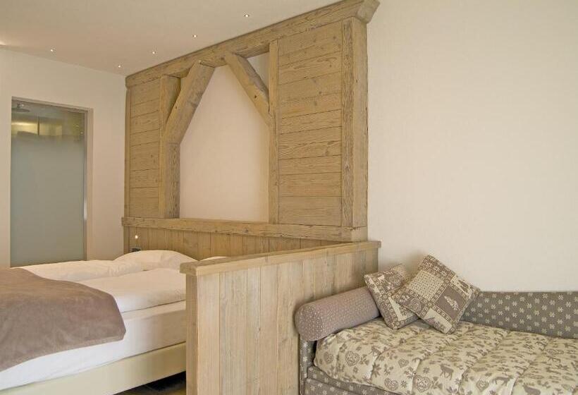 جناح جونيور, Alba