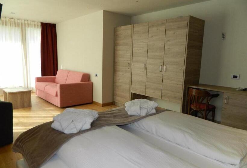 غرفة عائلية, Alba