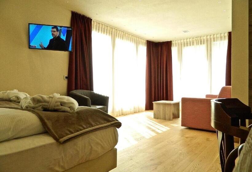 غرفة عائلية, Alba