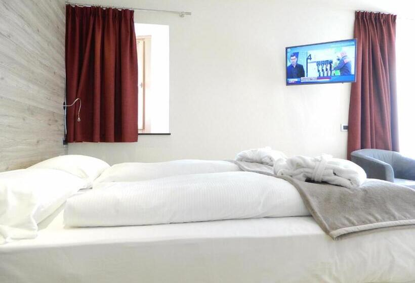 غرفة عائلية, Alba