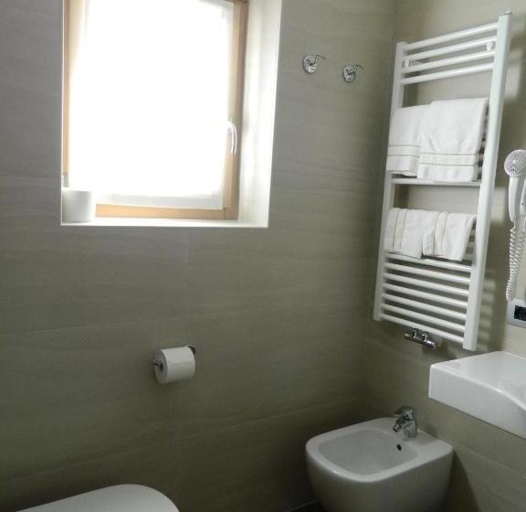 غرفة عائلية, Alba