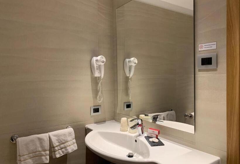 غرفة عائلية, Alba