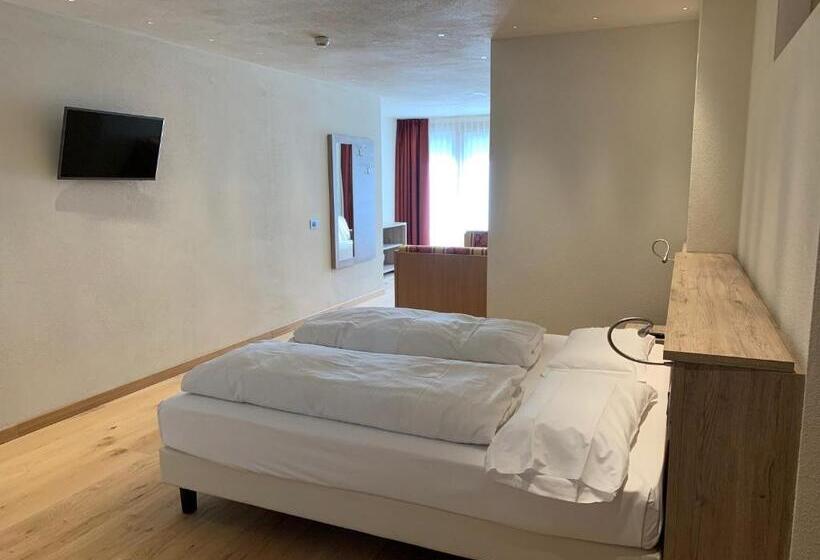 غرفة عائلية, Alba