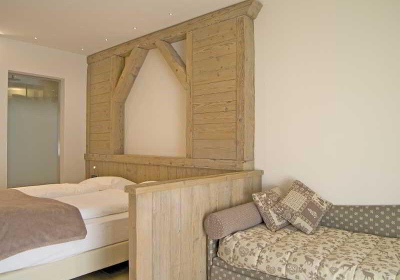 جناح جونيور, Alba