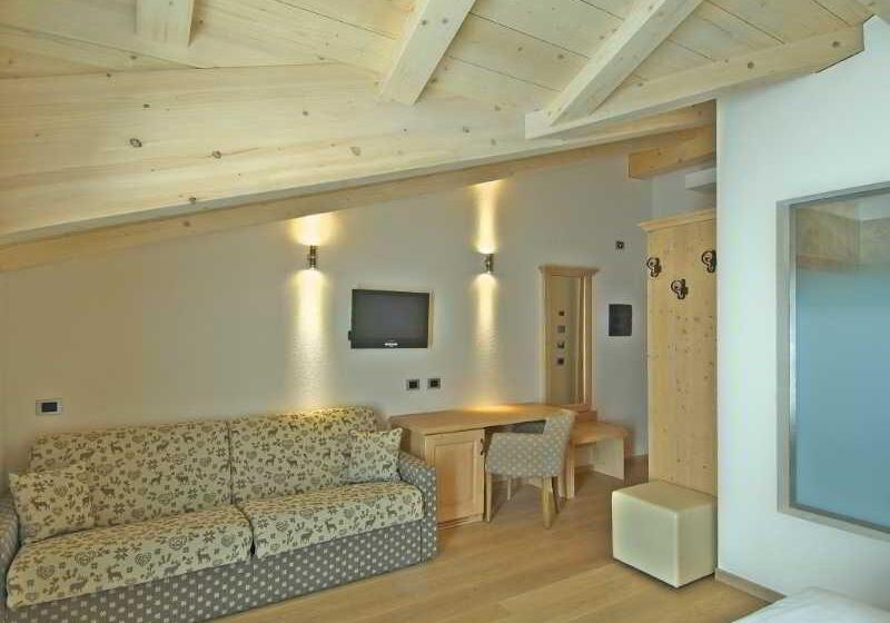 جناح جونيور, Alba