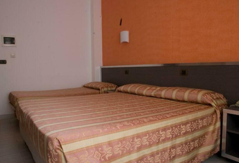 Номер Стандарт Трехместный, Renato