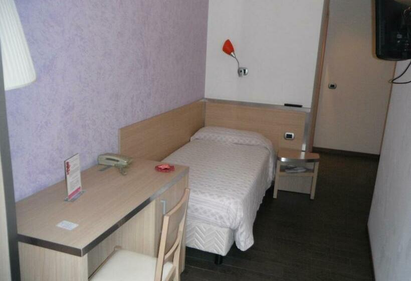 Номер Стандарт Индивидуальный, Renato