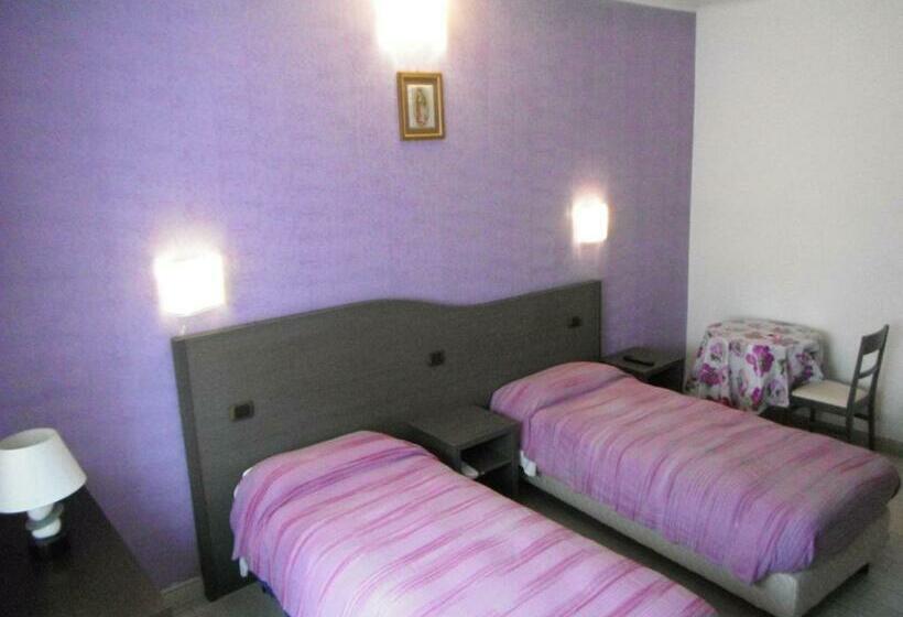 Номер Стандарт Индивидуальный, Renato