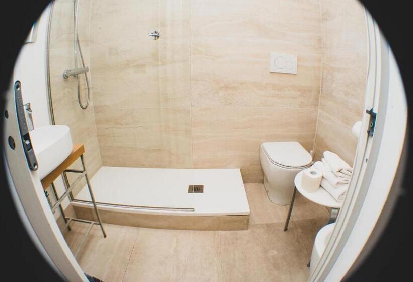 اتاق استاندارد سه نفره, Ariston