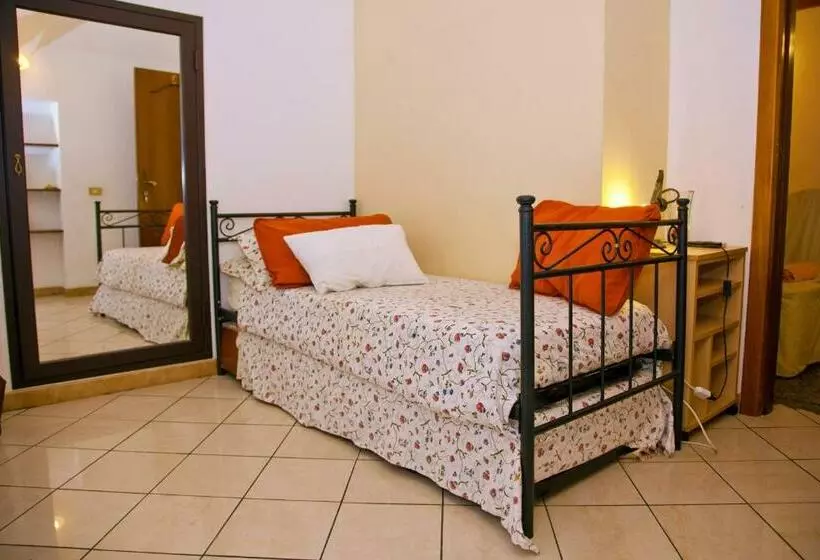 اتاق استاندارد یک تخته با سرویس بهداشتی مشترک, B&b Garibaldi