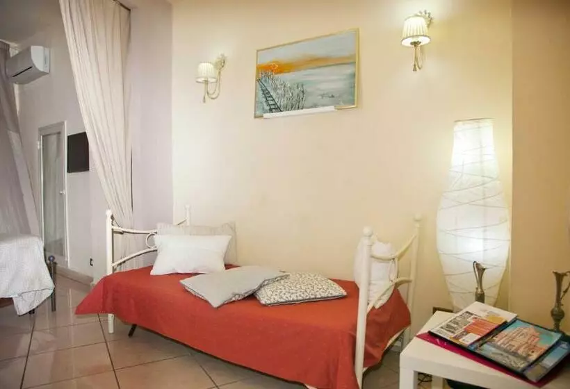 اتاق استاندارد سه نفره, B&b Garibaldi