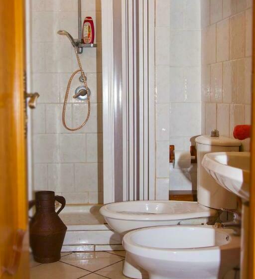 اتاق استاندارد یک تخته با سرویس بهداشتی مشترک, B&b Garibaldi