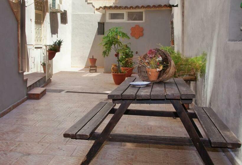 اتاق استاندارد یک تخته با سرویس بهداشتی مشترک, B&b Garibaldi