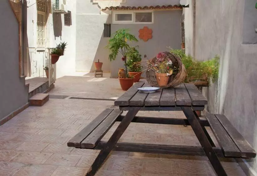 اتاق استاندارد یک تخته با سرویس بهداشتی مشترک, B&b Garibaldi