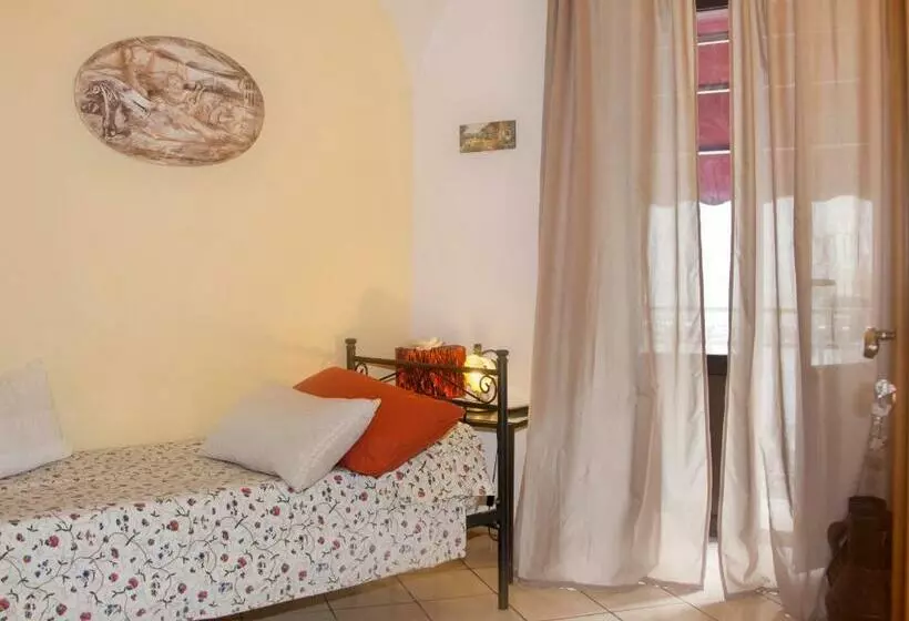 اتاق استاندارد یک تخته با سرویس بهداشتی مشترک, B&b Garibaldi