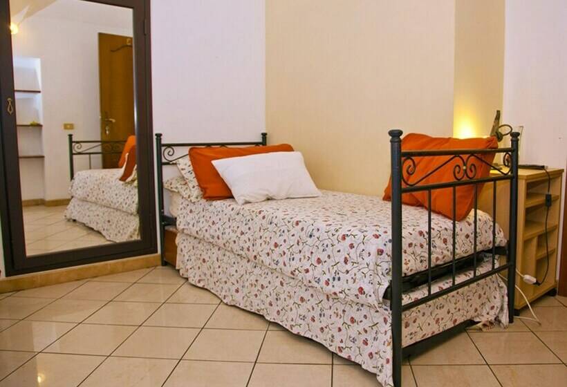 اتاق استاندارد یک تخته با سرویس بهداشتی مشترک, B&b Garibaldi