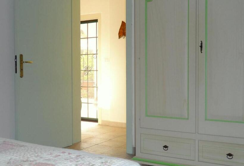 غرفة كلاسيكية ثلاثية, B&b Santa Venardia