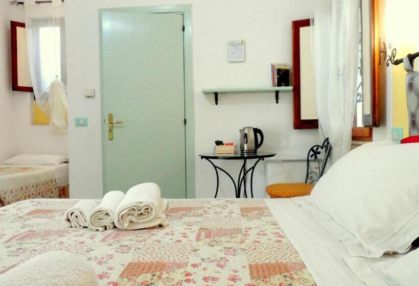 غرفة كلاسيكية ثلاثية, B&b Santa Venardia